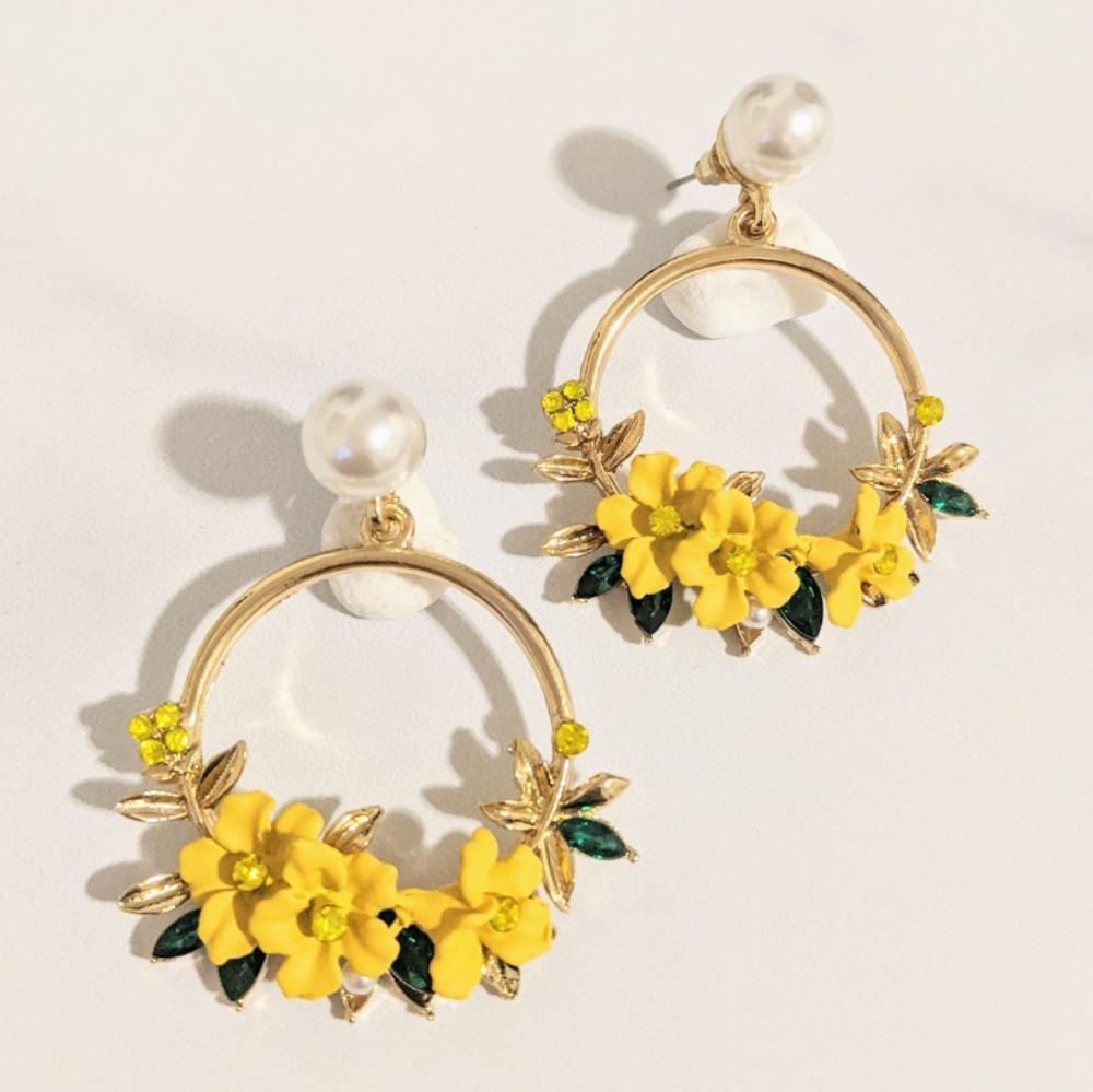 🍒5/$30-Hoop Drop Floral YELLOW Earrings🍒 - Picture 1 of 4